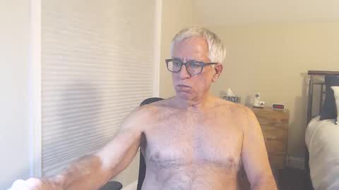 Snapshot of fitman999 chatting on January 2, 2025, 3:37 am Jon online show from January 2, 2025, 3:37 am