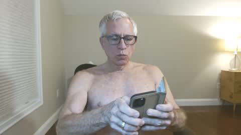 Snapshot of fitman999 chatting on February 25, 2025, 3:09 am Jon online show from February 25, 2025, 3:09 am