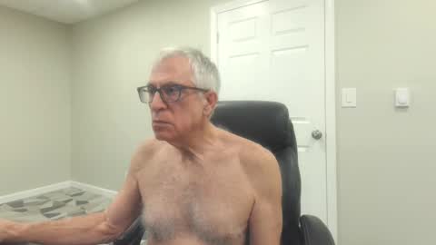 Snapshot of fitman999 chatting on March 1, 2025, 3:10 am Jon online show from March 1, 2025, 3:10 am