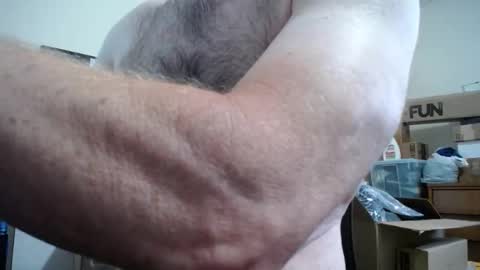 Snapshot of fitshow75 chatting on September 17, 2025, 11:34 am Links in Bio below online show from September 17, 2025, 11:34 am