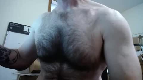 Snapshot of fitshow75 chatting on November 2, 2025, 12:40 pm Links in Bio below online show from November 2, 2025, 12:40 pm