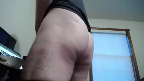 Snapshot of fitshow75 chatting on April 3, 2026, 11:19 am Links in Bio below online show from April 3, 2026, 11:19 am