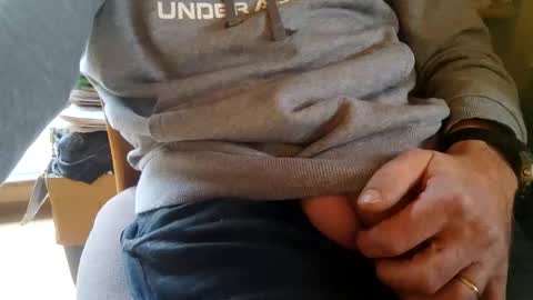 Snapshot of fiveforwilly1 chatting on December 14, 2025, 1:38 pm Markus online show from December 14, 2025, 1:38 pm