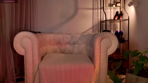 Snapshot of fka_ammy chatting on December 4, 2025, 6:27 pm fka Ammy online show from December 4, 2025, 6:27 pm