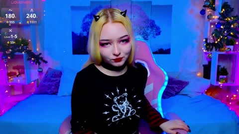 Snapshot of flaircorell chatting on January 6, 2025, 4:15 am Sophie online show from January 6, 2025, 4:15 am