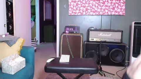 Flannel Dong online show from September 29, 2025, 10:20 am