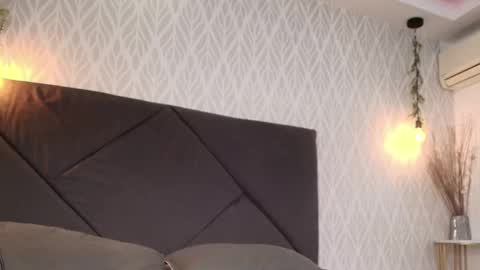 Flavia online show from November 9, 2025, 7:34 pm