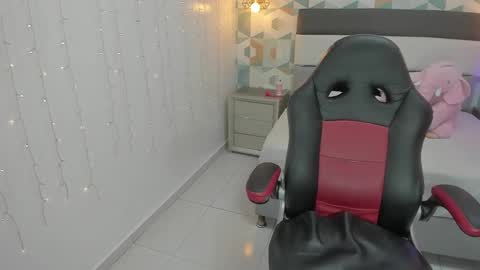   FLEUR   online show from January 29, 2025, 7:11 pm