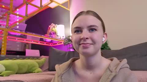 Snapshot of flexi_pixie chatting on October 14, 2025, 8:15 am Leia online show from October 14, 2025, 8:15 am