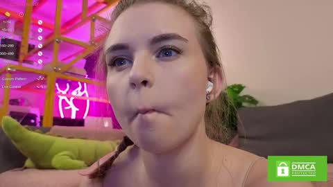 Snapshot of flexi_pixie chatting on November 10, 2025, 6:01 am Leia online show from November 10, 2025, 6:01 am