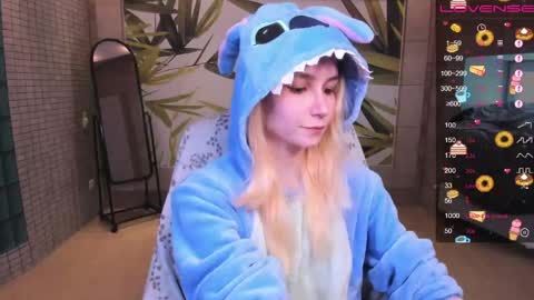 Snapshot of fleximona chatting on March 7, 2026, 9:06 am FlexiMona online show from March 7, 2026, 9:06 am