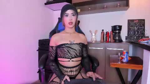 Snapshot of flor_pink chatting on July 8, 2026, 2:16 am Flor online show from July 8, 2026, 2:16 am