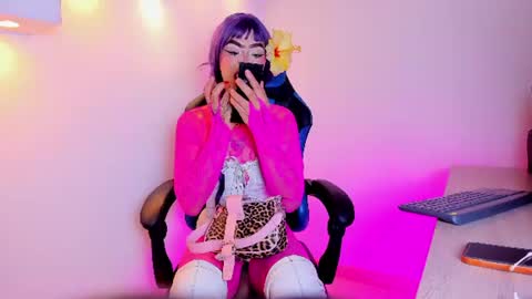 Snapshot of flor_pink chatting on July 24, 2026, 3:48 am Flor online show from July 24, 2026, 3:48 am