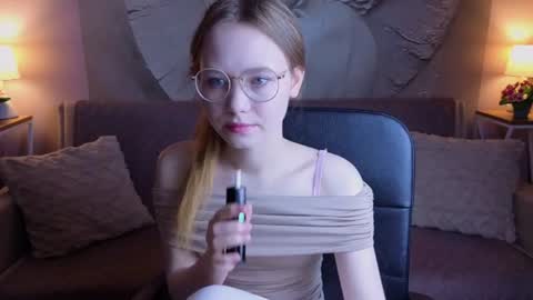Snapshot of floralarsson chatting on June 26, 2026, 3:22 am hey there guys im Flora no not the one from WInx. But I love magical stuff and especially I love nature. I dont know I thin online show from June 26, 2026, 3:22 am