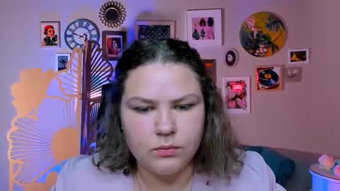 Snapshot of florenceanderson_ chatting on September 23, 2025, 9:23 am florenceanderson_ online show from September 23, 2025, 9:23 am