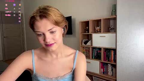 Snapshot of florenceheatly chatting on July 22, 2026, 10:18 am Flora online show from July 22, 2026, 10:18 am