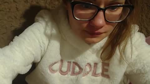 Snapshot of flowercandydoll chatting on December 18, 2024, 10:57 pm say meow and send tip online show from December 18, 2024, 10:57 pm