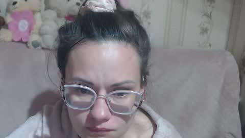say meow and send tip  online show from April 16, 2026, 7:42 am