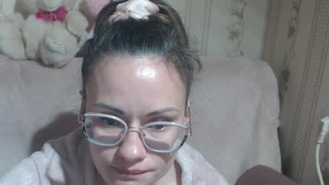 say meow and send tip  online show from April 6, 2026, 12:06 pm