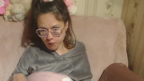 say meow and send tip  online show from April 27, 2026, 6:50 pm