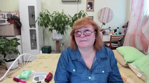 Snapshot of flowerlover8 chatting on November 6, 2025, 7:09 am Flowerlower online show from November 6, 2025, 7:09 am