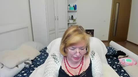Snapshot of flowerlover8 chatting on May 3, 2026, 6:25 pm Flowerlower online show from May 3, 2026, 6:25 pm