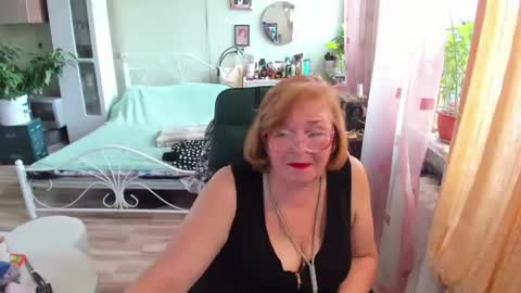 Snapshot of flowerlover8 chatting on June 13, 2026, 11:19 am Flowerlower online show from June 13, 2026, 11:19 am