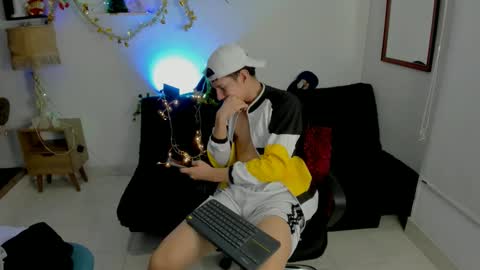 flowers109 online show from December 27, 2024, 4:26 am