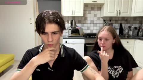 flowerscouple online show from April 30, 2026, 9:52 pm