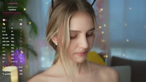 Adeline online show from December 23, 2024, 11:25 am