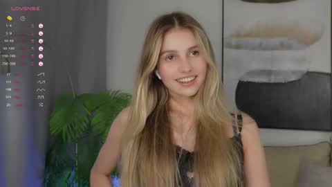 Adeline online show from September 21, 2025, 3:46 pm