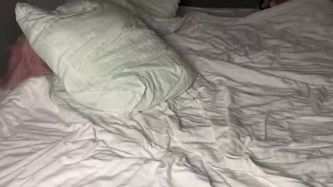 Snapshot of fluffy_bunnyxxx chatting on October 18, 2025, 8:42 pm fluffy_bunnyxxx online show from October 18, 2025, 8:42 pm