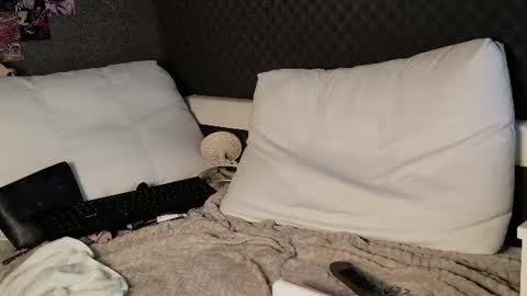 fluffy_cloude online show from June 22, 2026, 3:25 am