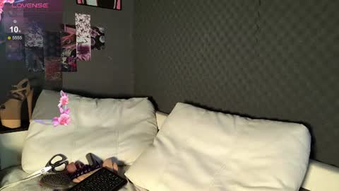 fluffy_cloude online show from July 30, 2026, 2:38 pm