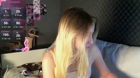 fluffy_cloude online show from August 3, 2026, 3:27 pm