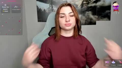 Snapshot of flufyfoxx chatting on June 18, 2026, 12:44 am Lina online show from June 18, 2026, 12:44 am