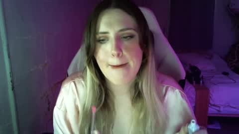 Snapshot of fluxsux chatting on October 6, 2025, 1:08 pm Flux online show from October 6, 2025, 1:08 pm