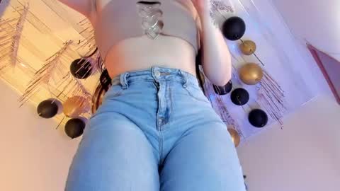 Snapshot of flylia_ chatting on June 7, 2026, 11:03 am lia online show from June 7, 2026, 11:03 am