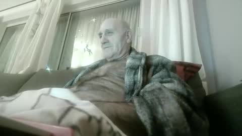 Snapshot of follador1001 chatting on January 11, 2025, 6:01 pm follador1001 online show from January 11, 2025, 6:01 pm