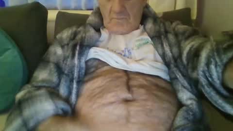 Snapshot of follador1001 chatting on February 15, 2025, 5:28 pm follador1001 online show from February 15, 2025, 5:28 pm