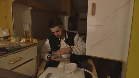 independent model online show from February 21, 2026, 5:36 pm