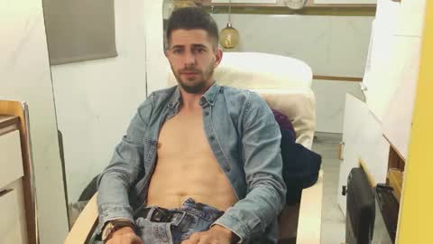 independent model online show from April 30, 2026, 8:57 pm