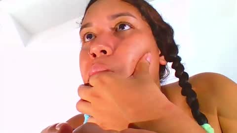 emely and felix online show from December 11, 2024, 4:07 am