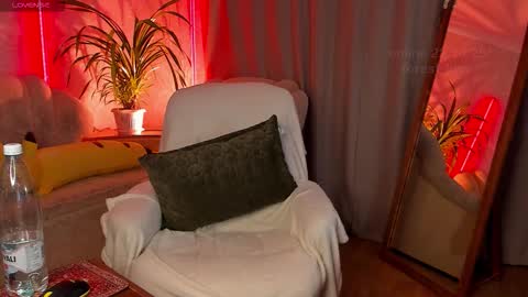     online show from October 22, 2025, 12:05 pm