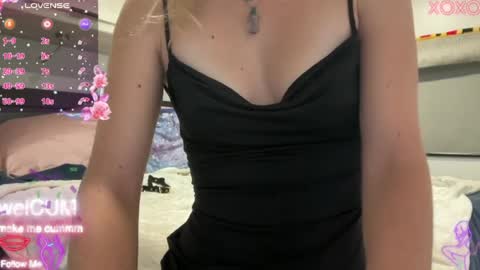 Snapshot of foreverkinkyy chatting on May 10, 2026, 5:40 pm Elaine online show from May 10, 2026, 5:40 pm