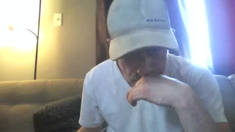 Snapshot of fouraide42 chatting on December 13, 2024, 1:22 pm fouraide42 online show from December 13, 2024, 1:22 pm