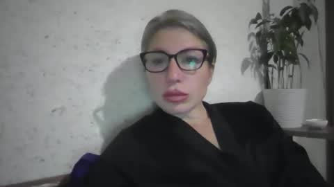 Snapshot of fox_red_lady7 chatting on November 13, 2025, 7:57 pm fox_red_lady7 online show from November 13, 2025, 7:57 pm