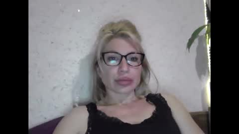 fox_red_lady7 online show from May 1, 2026, 7:51 pm