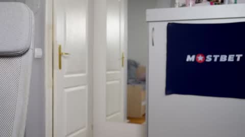 CUSTOM PHOTOS AND VIDEOS -  online show from January 8, 2025, 12:15 pm