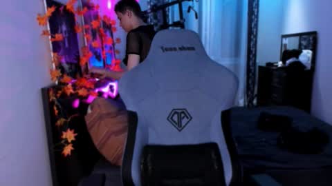 Snapshot of foxicfu chatting on October 6, 2025, 6:27 pm Foxicfu online show from October 6, 2025, 6:27 pm